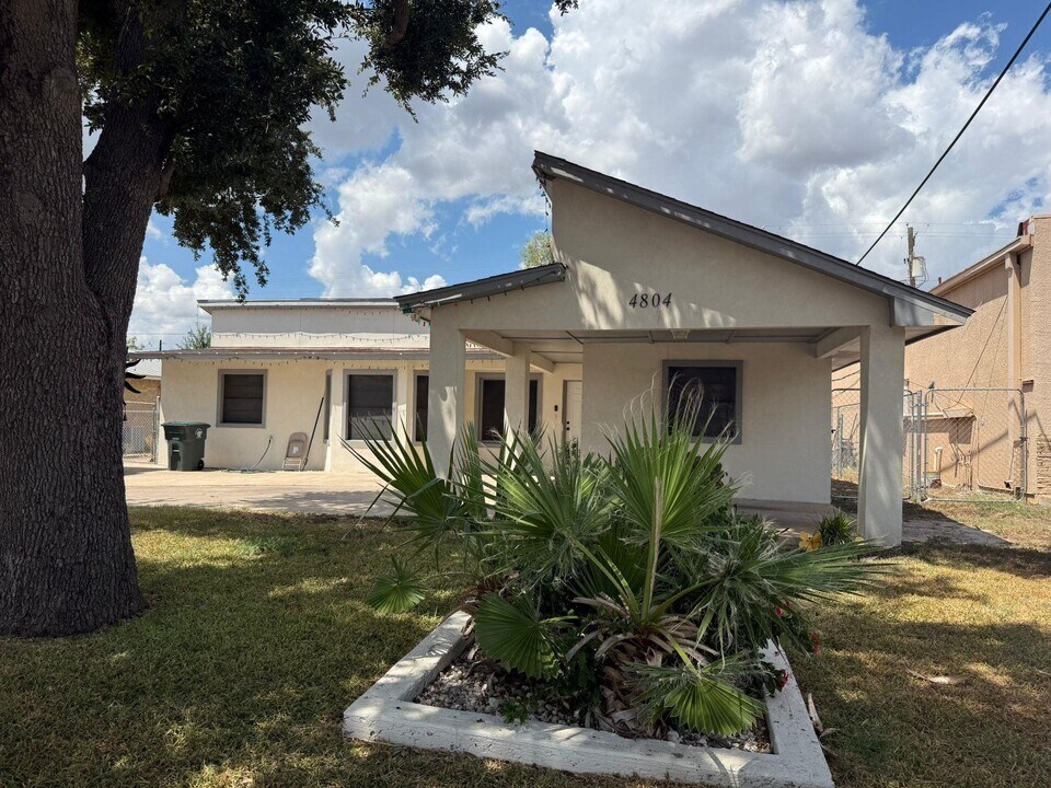 4804 Pita Dr in Laredo, TX - Building Photo