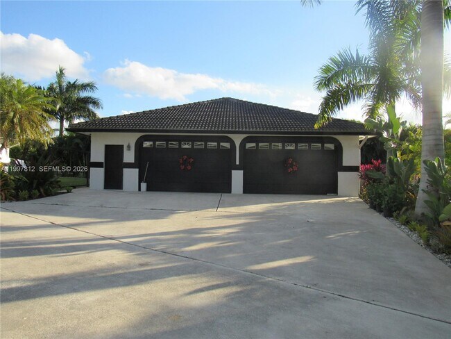 15900 SW 54th Pl in Davie, FL - Building Photo - Building Photo