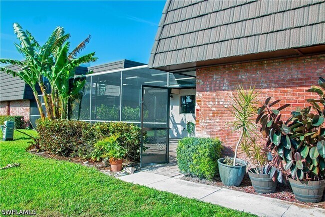 148 Lake Point Ln in Naples, FL - Building Photo - Building Photo