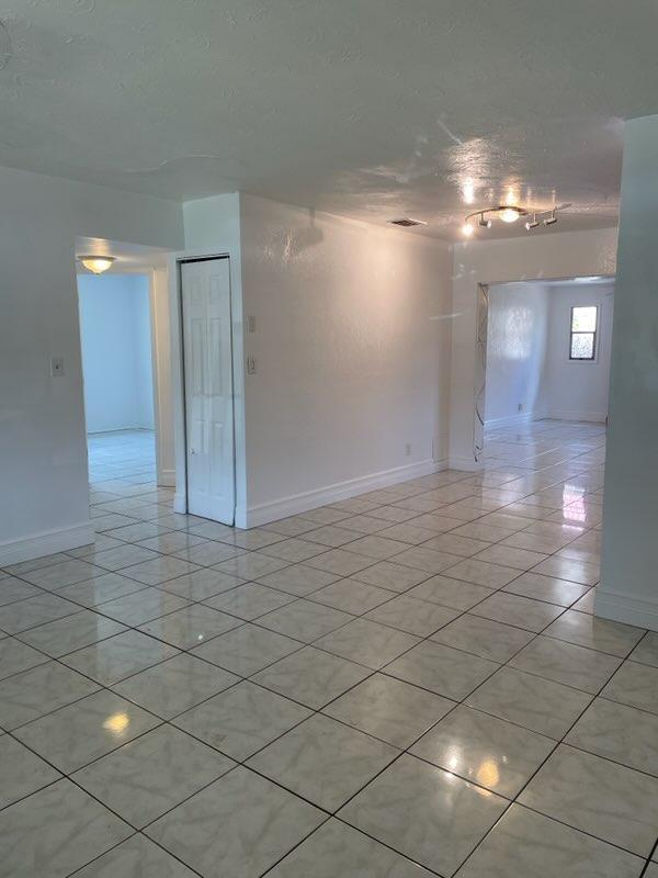 6449 101st Way N in Seminole, FL - Foto de edificio - Building Photo