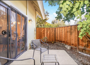 2546 W Middlefield Rd in Mountain View, CA - Building Photo - Building Photo