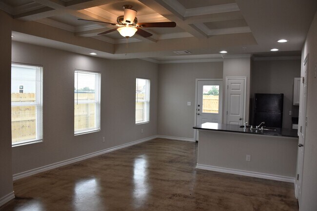 8410 Flicka Hls in Selma, TX - Building Photo - Building Photo