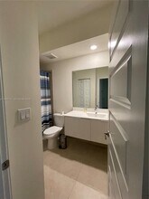 10437 NW 82nd St in Doral, FL - Building Photo - Building Photo