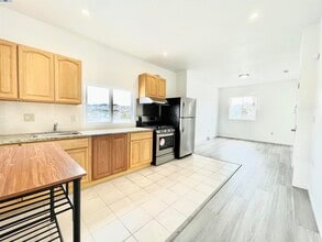 521 Gates St in San Francisco, CA - Building Photo - Building Photo