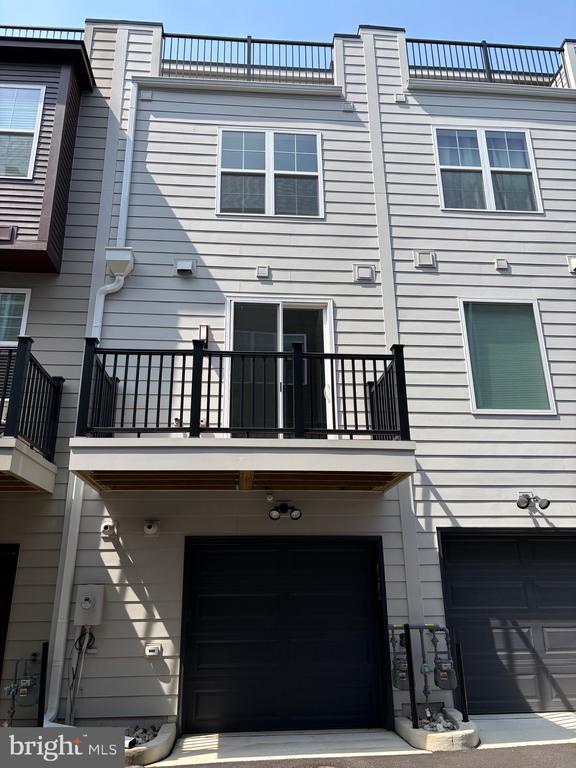 property at 7373 Arlington Blvd