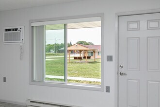 315 Chestnut St, Unit 6 in Minburn, IA - Building Photo - Building Photo