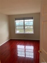 1-34 Meridian Blvd in Queens, NY - Foto de edificio - Building Photo