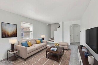 1216 Groesbeck Rd in Cincinnati, OH - Building Photo - Building Photo