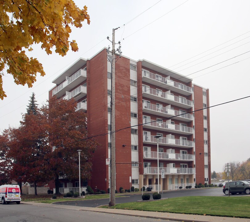 10 Woodman Dr S in Hamilton, ON - Building Photo