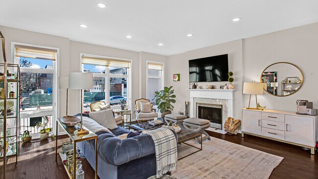 1502 N Wood St, Unit 1 in Chicago, IL - Foto de edificio - Building Photo