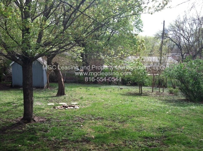 409 SW Madison St in Lee's Summit, MO - Foto de edificio - Building Photo