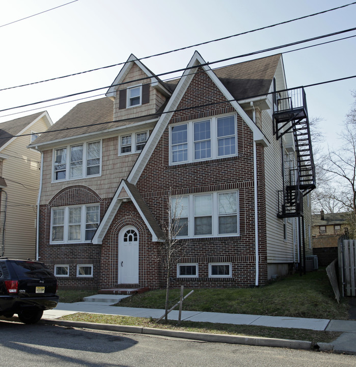 20 Comstock St in New Brunswick, NJ - Building Photo