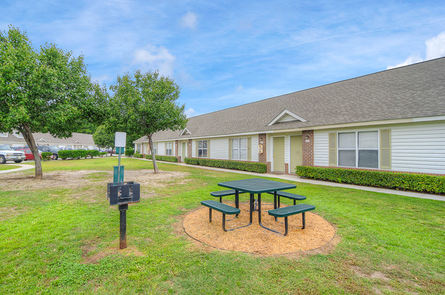 Garden Grove Townhomes in Garden City, SC - Foto de edificio - Building Photo