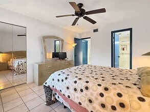 301 Knotty Pine Cir in Greenacres, FL - Building Photo - Building Photo