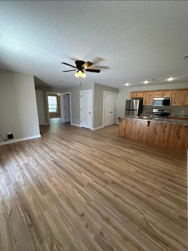 2909 White Rock Rd in Carthage, MO - Building Photo - Building Photo