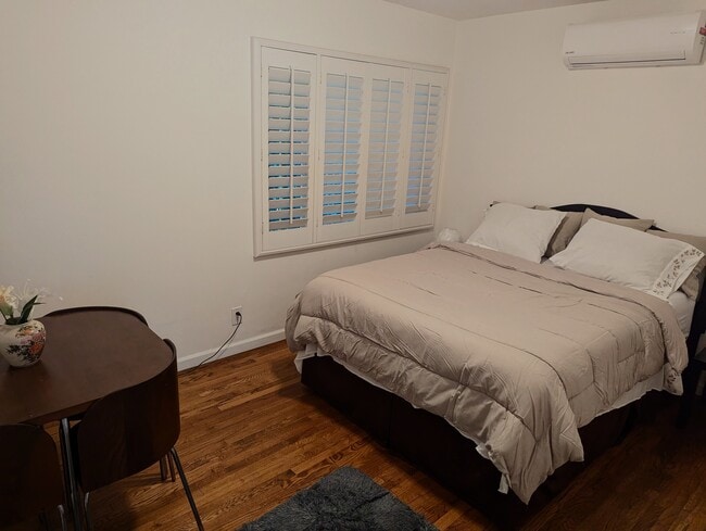 19055 Friar St in Tarzana, CA - Building Photo - Building Photo