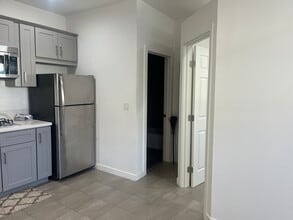 10500 Hayvenhurst Ave in Granada Hills, CA - Building Photo - Building Photo