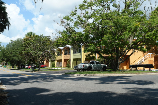 155 E Stetson Ave in DeLand, FL - Foto de edificio - Building Photo