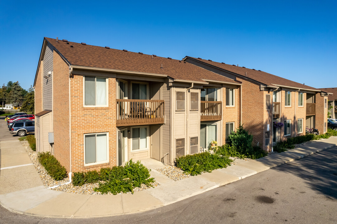 Warren Village Apartments in Warren, MI - Building Photo