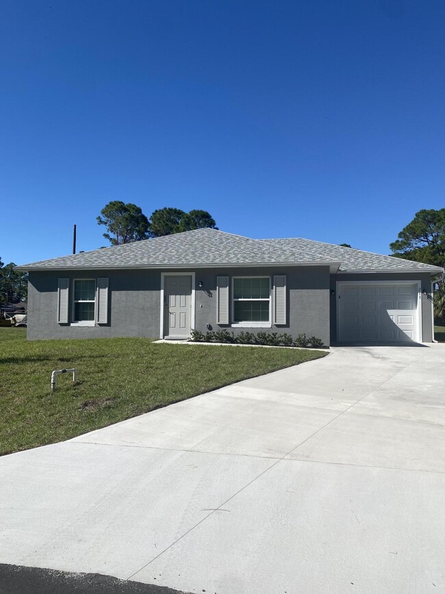 213 Saybrook Rd SW in Palm Bay, FL - Foto de edificio - Building Photo