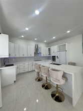 5085 SW 37th Ave in Fort Lauderdale, FL - Building Photo - Building Photo