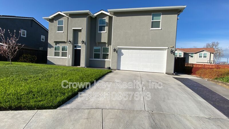 409 Cose Ln in Tracy, CA - Building Photo