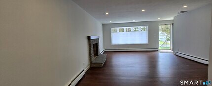 63 Plumtree Ln in Trumbull, CT - Building Photo - Building Photo