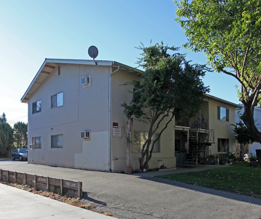 1926 Wildwood Way in Roseville, CA - Foto de edificio