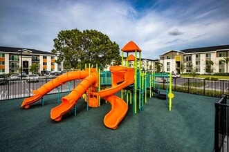 Lincoln Gardens in Miami, FL - Foto de edificio - Building Photo