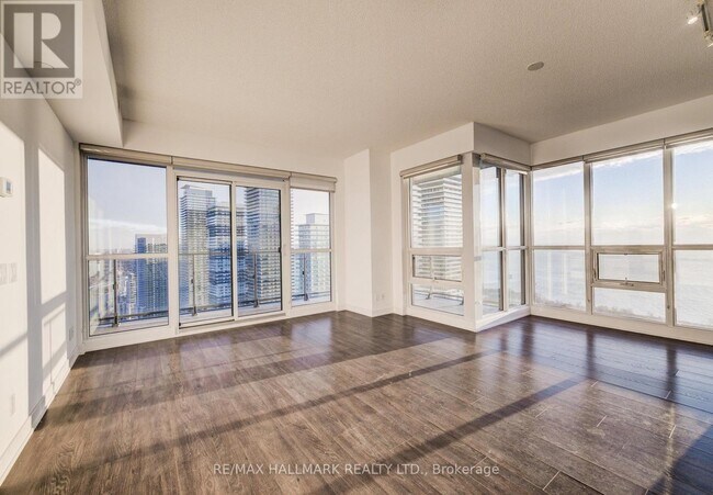 2200 Lake Shore Blvd W in Toronto, ON - Building Photo - Building Photo