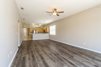 34500 Smart Dr in Zephyrhills, FL - Building Photo - Building Photo