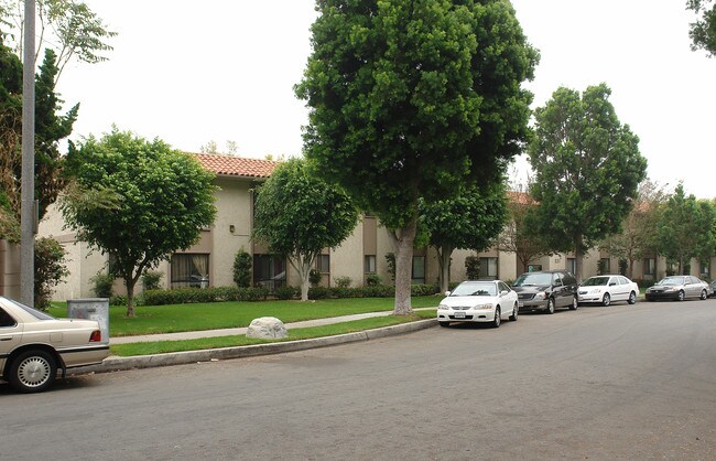 La Veta Vista in Orange, CA - Foto de edificio - Building Photo