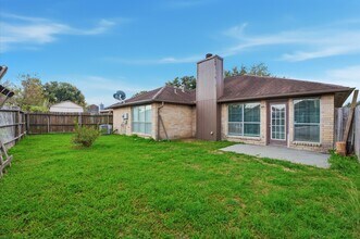 7011 Lost Thicket Dr in Houston, TX - Building Photo - Building Photo