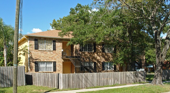 8401 Interbay in Tampa, FL - Foto de edificio - Building Photo