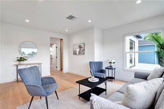 6438 Lindley Ave in Los Angeles, CA - Building Photo - Building Photo