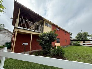 7126 Vandeman St-Unit -A in Houston, TX - Building Photo - Building Photo