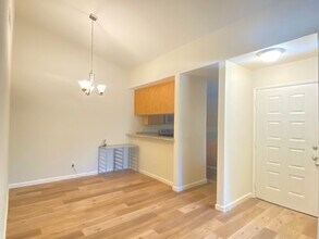 1504 Woodlake Dr in Santa Rosa, CA - Foto de edificio - Building Photo