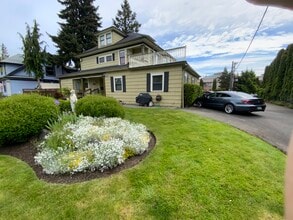 The Bellwood Furnished Apartments in Everett, WA - Foto de edificio - Building Photo