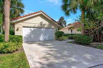 150 Lost Bridge Dr in Palm Beach Gardens, FL - Building Photo - Building Photo
