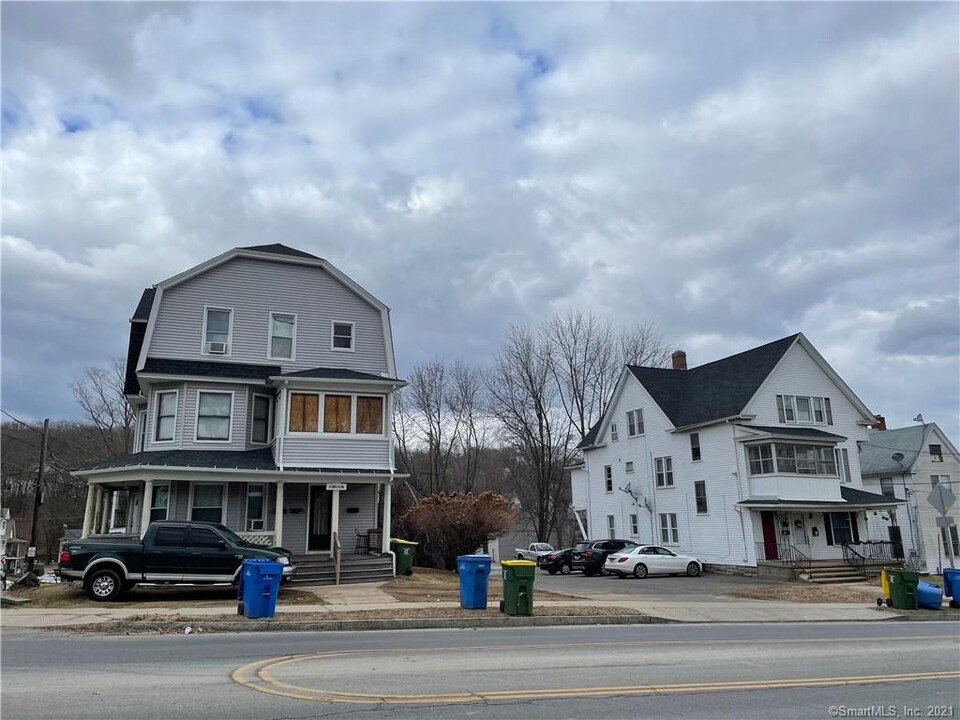 1118 W Main St in Waterbury, CT - Building Photo