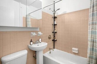26 Gramercy Pk S in New York, NY - Building Photo - Building Photo