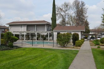 North Park Apartments in Fresno, CA - Building Photo - Building Photo