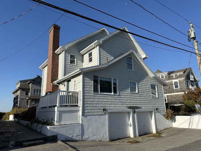 301 W Shore Ave in Groton, CT - Building Photo - Building Photo