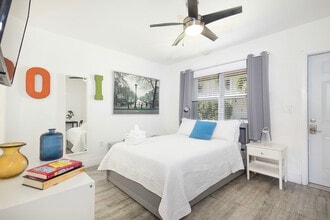 481 NE 37th St, Unit 13 in Miami, FL - Building Photo - Building Photo