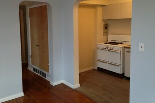 4233 Ridge Rd, Unit 7 in Cleveland, OH - Building Photo