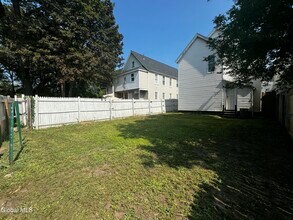 21 Grove Pl in Schenectady, NY - Building Photo - Building Photo