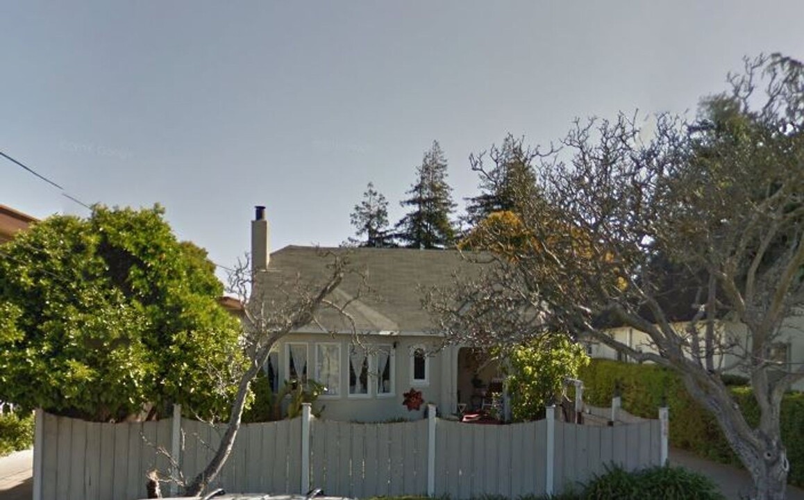 616 N Claremont St in San Mateo, CA - Foto de edificio