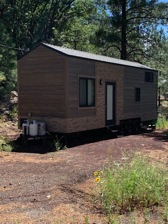 2445 Tolani Trail in Flagstaff, AZ - Building Photo