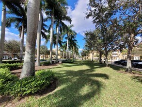 863 SW 147th Ave in Pembroke Pines, FL - Building Photo - Building Photo