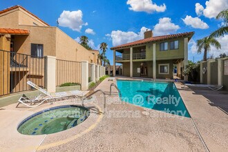 8271 N Oracle Rd in Oro Valley, AZ - Building Photo - Building Photo